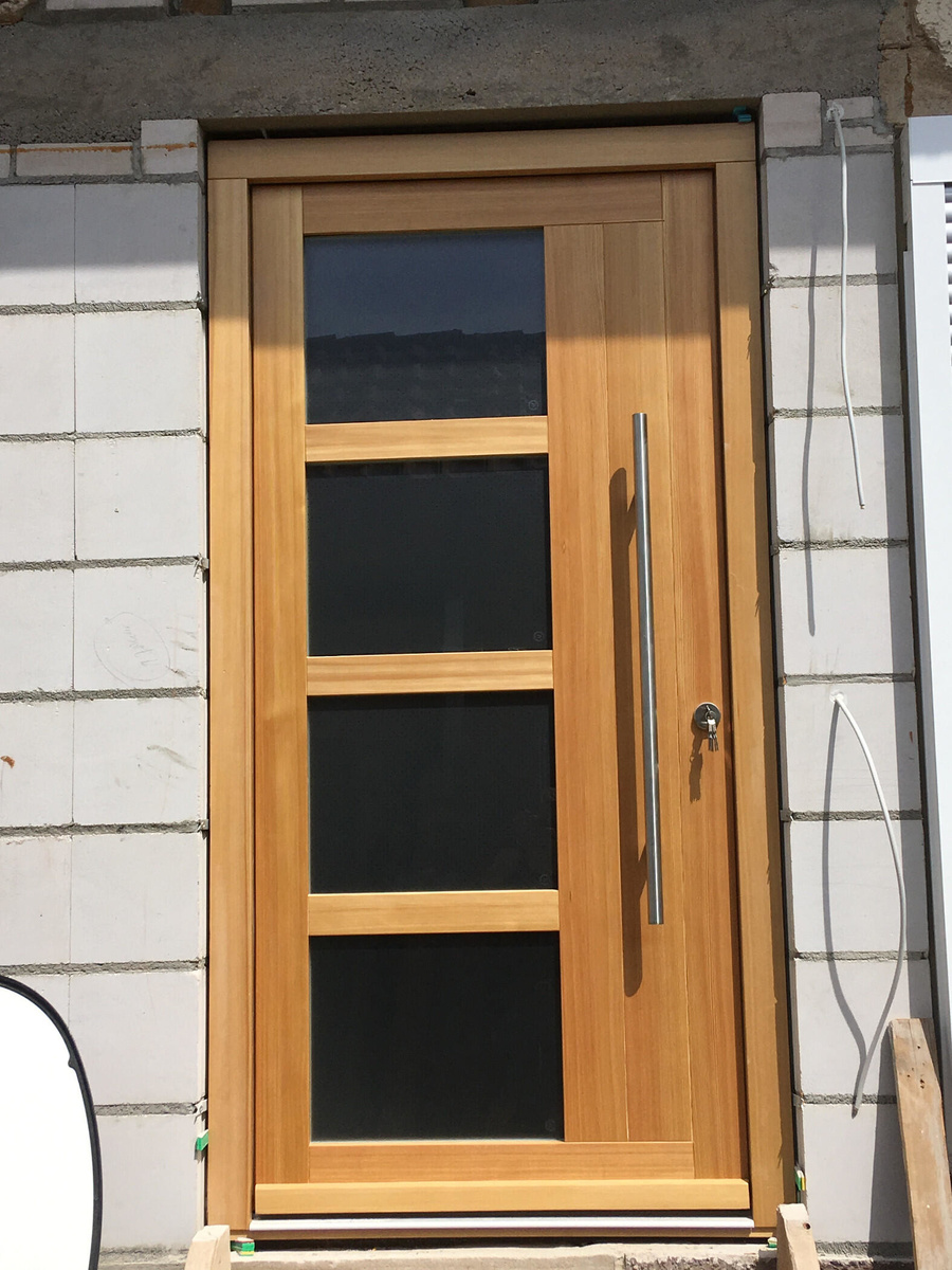 Holztür mit Fenster von Lämmle